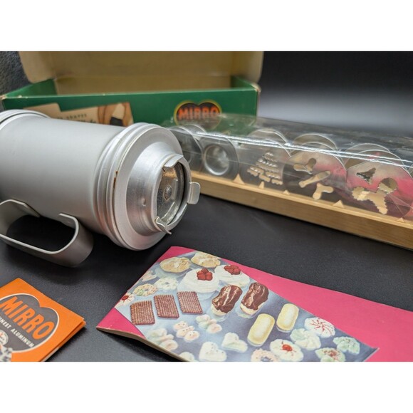 Vintage Mirro Cooky Pastry Press Set In Box - 358AM Aluminum USA w/box - Picture 7 of 9